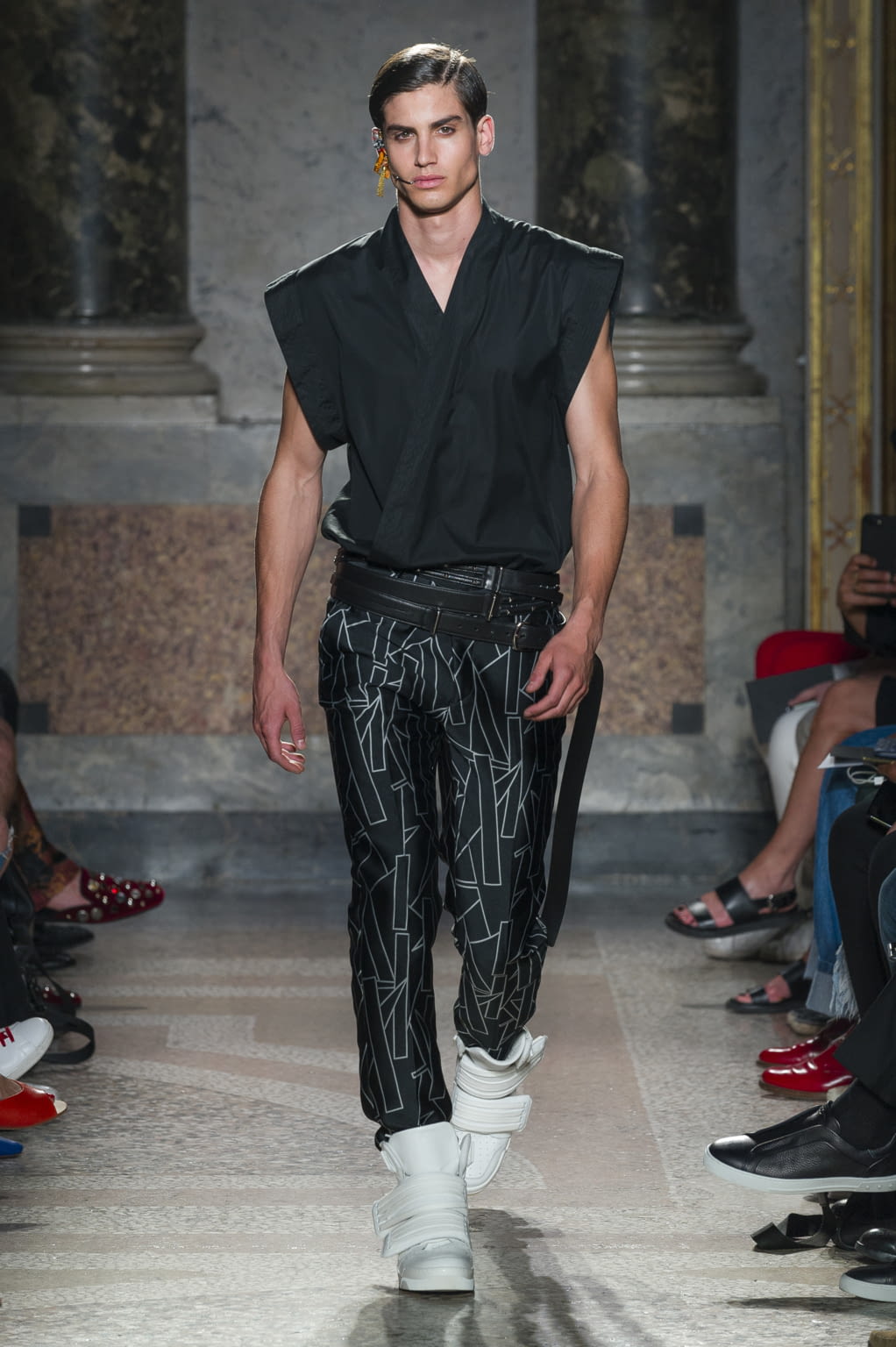 Fashion Week Milan Spring/Summer 2018 look 12 from the Les Hommes collection menswear