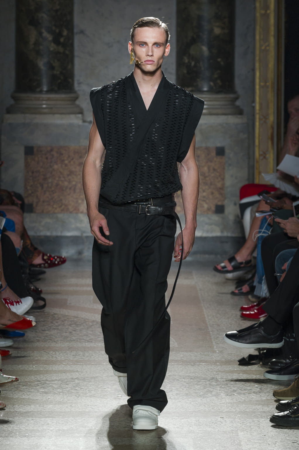 Fashion Week Milan Spring/Summer 2018 look 15 from the Les Hommes collection menswear