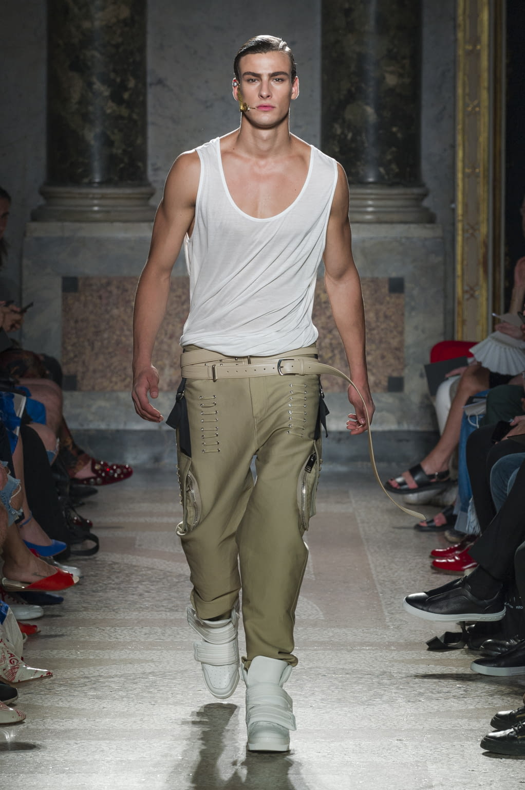 Fashion Week Milan Spring/Summer 2018 look 18 from the Les Hommes collection 男装