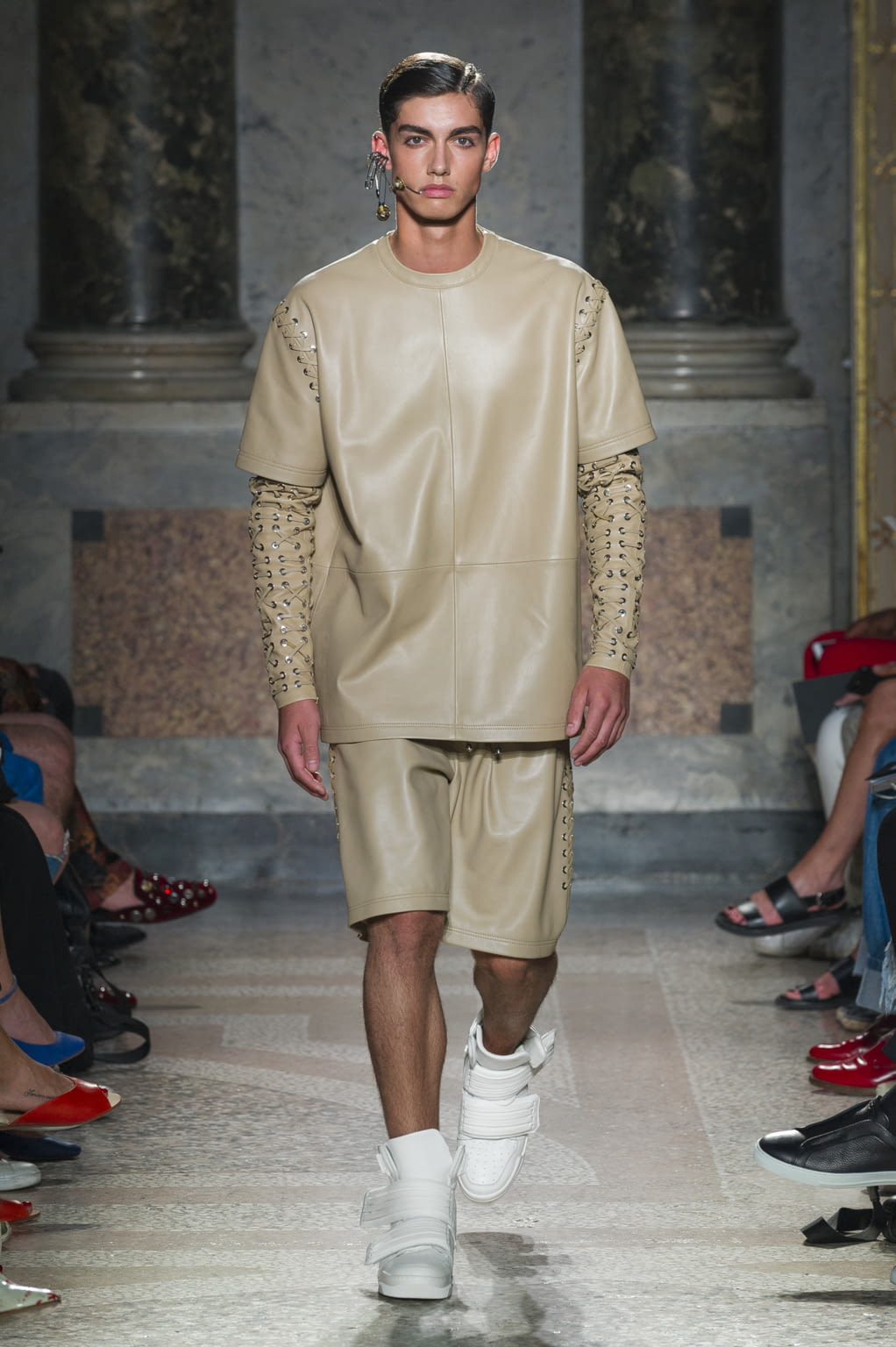 Fashion Week Milan Spring/Summer 2018 look 19 from the Les Hommes collection menswear