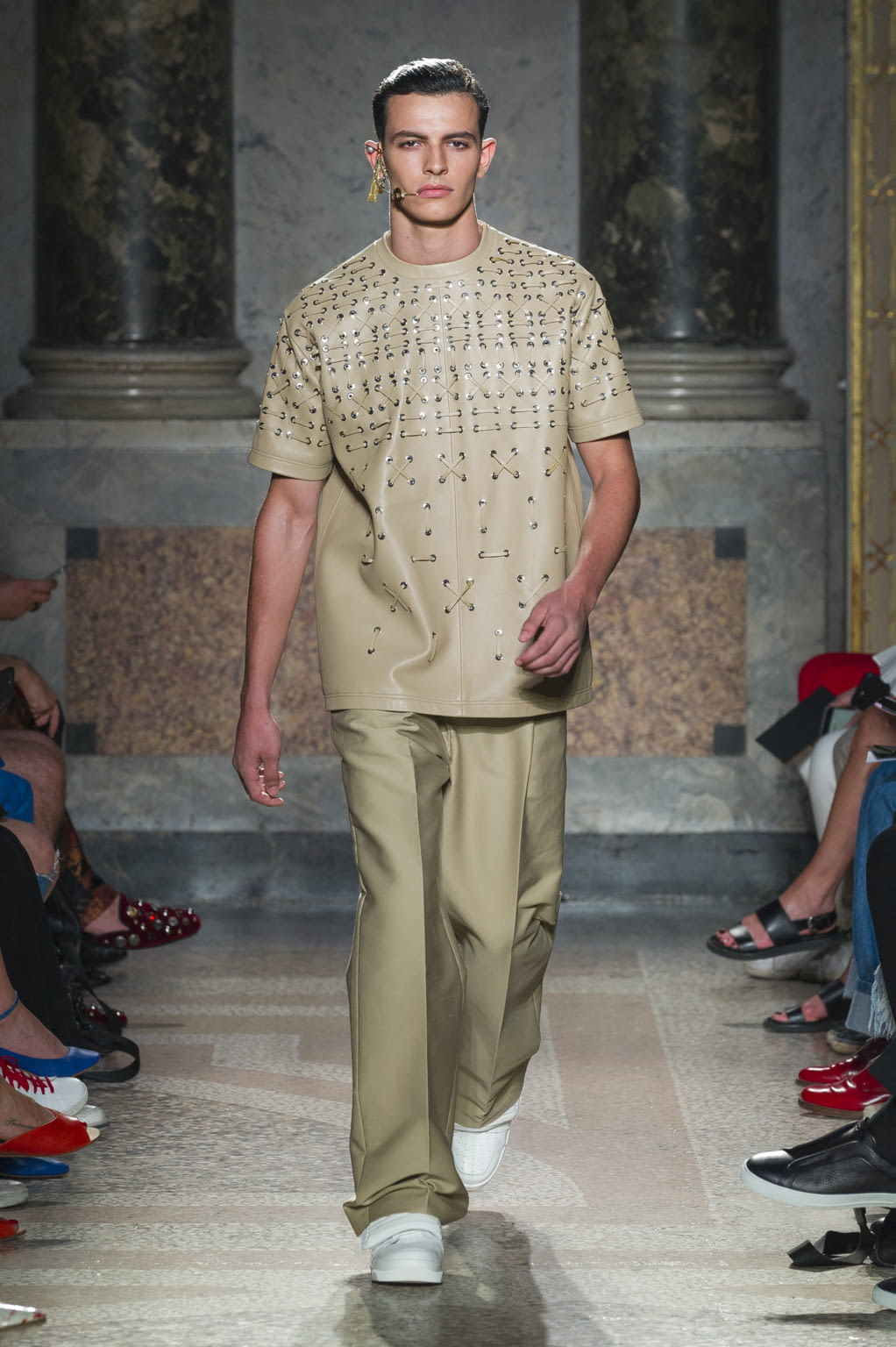 Fashion Week Milan Spring/Summer 2018 look 24 from the Les Hommes collection menswear