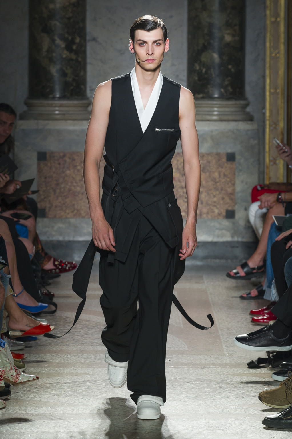 Fashion Week Milan Spring/Summer 2018 look 35 de la collection Les Hommes menswear