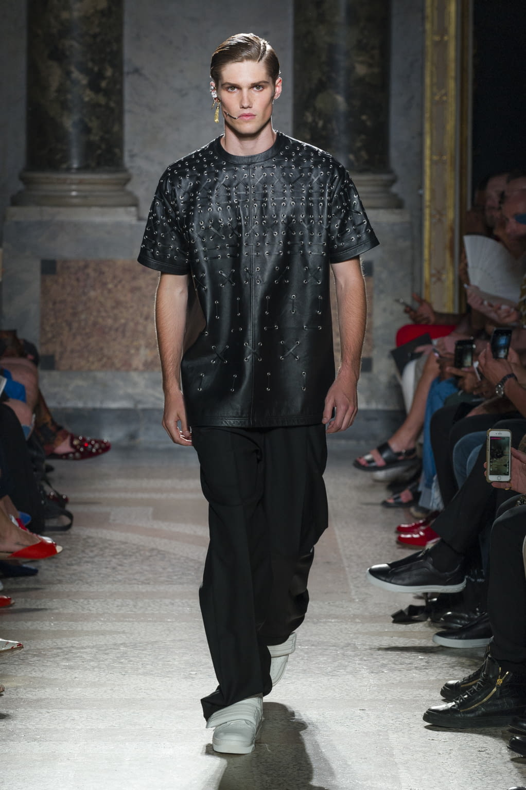 Fashion Week Milan Spring/Summer 2018 look 4 from the Les Hommes collection menswear