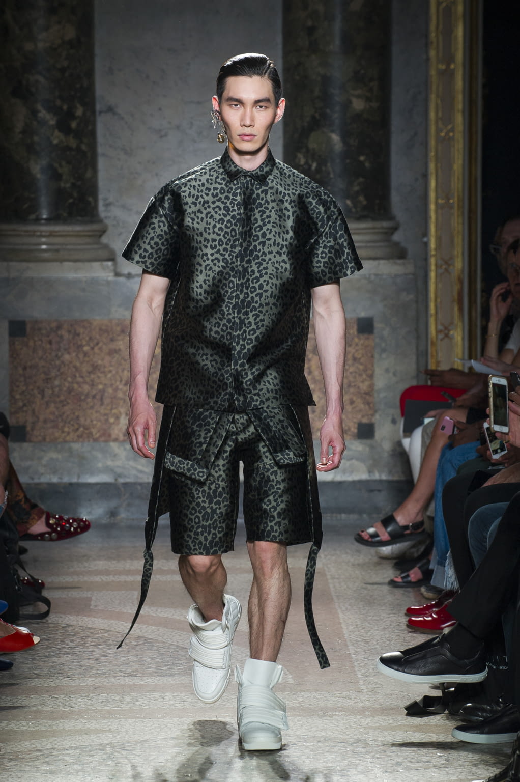 Fashion Week Milan Spring/Summer 2018 look 6 de la collection Les Hommes menswear