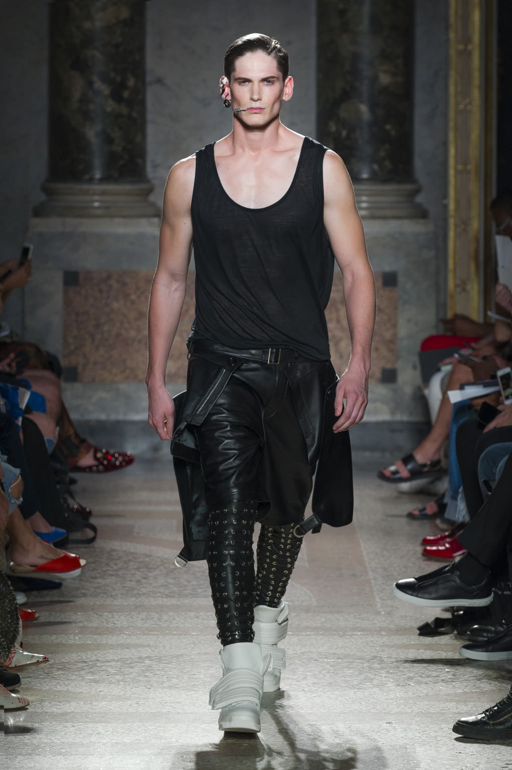 Fashion Week Milan Spring/Summer 2018 look 8 from the Les Hommes collection 男装