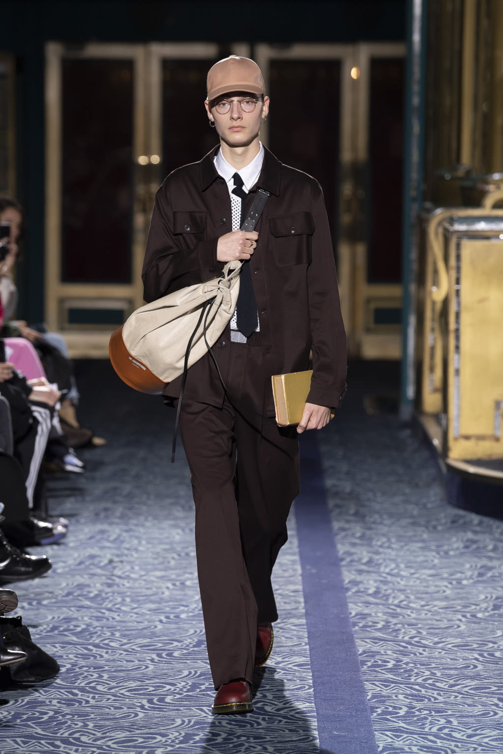 Fashion Week Paris Fall/Winter 2020 look 12 from the Louis Gabriel Nouchi collection 男装