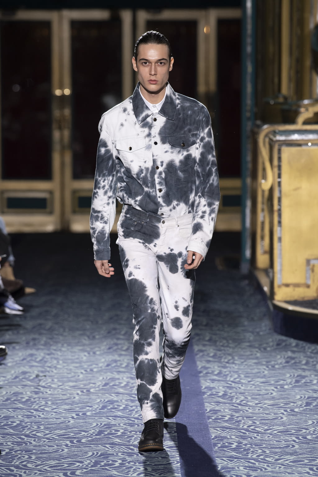 Fashion Week Paris Fall/Winter 2020 look 16 from the Louis Gabriel Nouchi collection 男装
