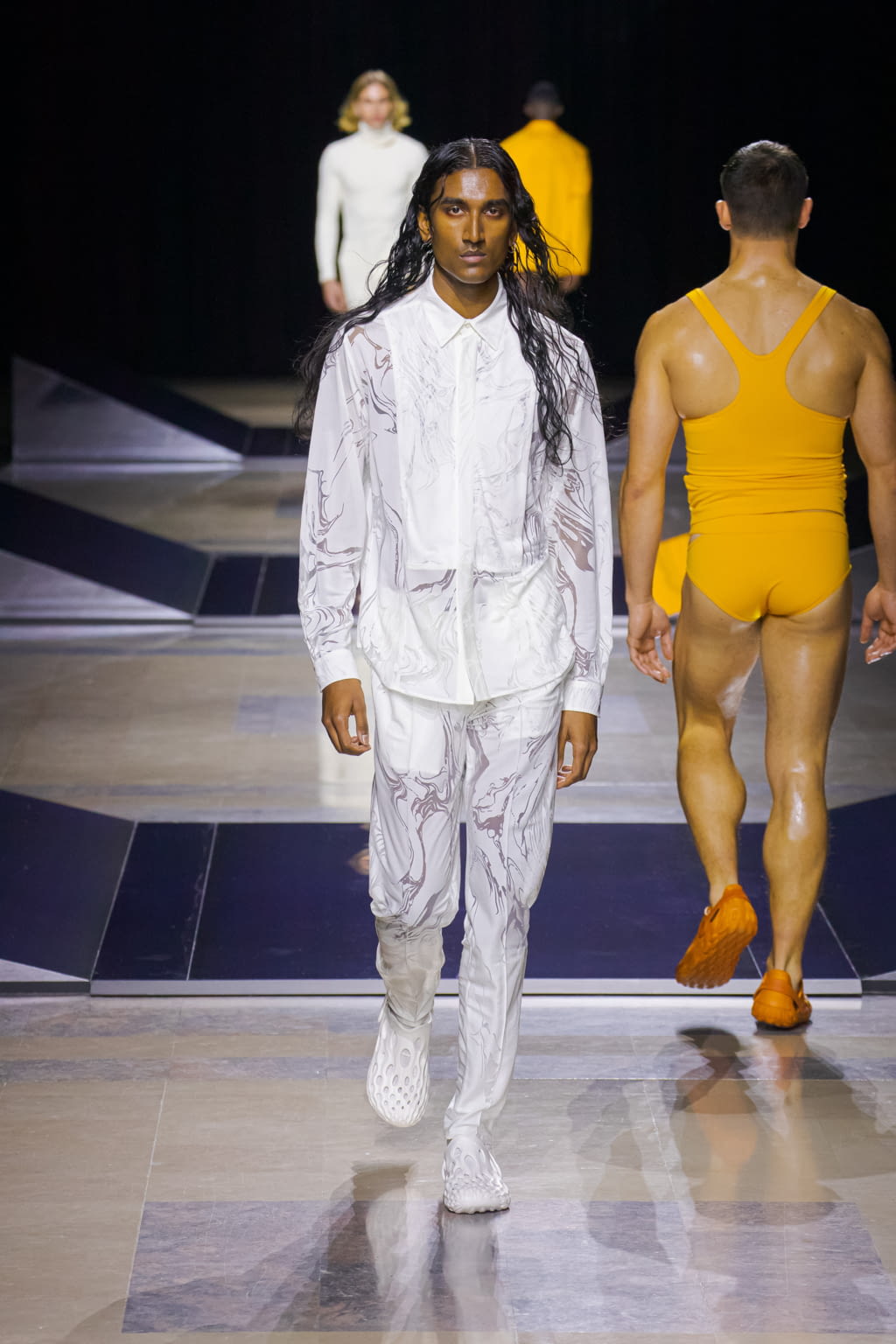 Fashion Week Paris Fall/Winter 2022 look 20 from the LGN Louis Gabriel Nouchi collection menswear