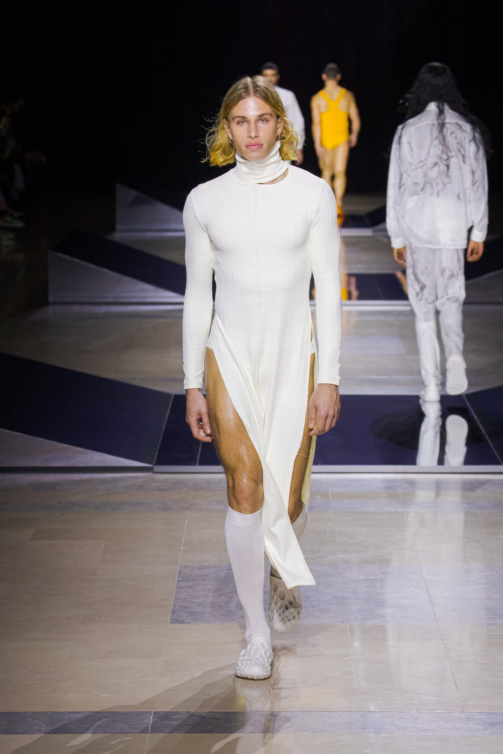 Fashion Week Paris Fall/Winter 2022 look 21 de la collection Louis Gabriel Nouchi menswear