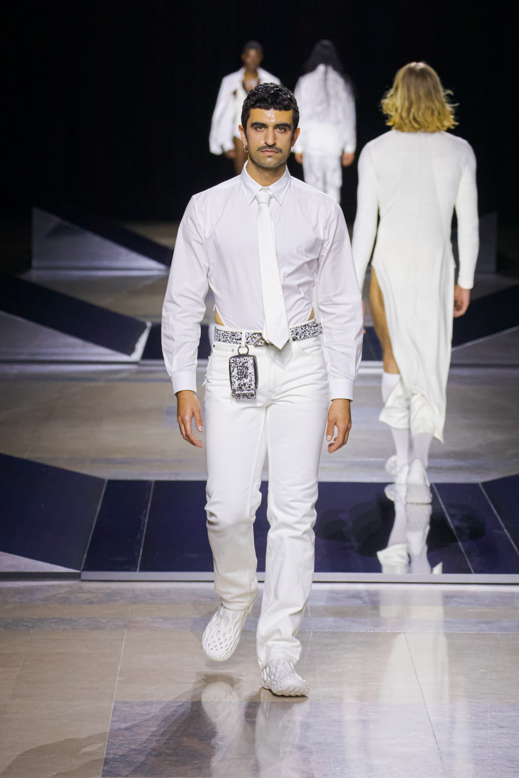 Fashion Week Paris Fall/Winter 2022 look 22 from the Louis Gabriel Nouchi collection menswear