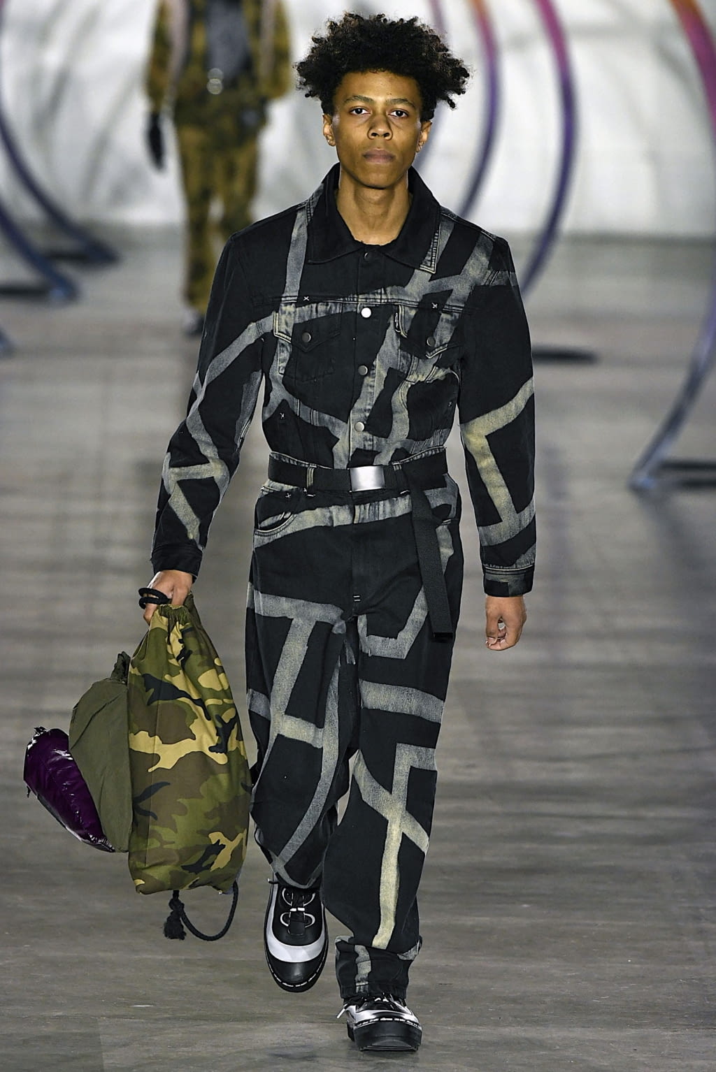 Fashion Week London Fall/Winter 2019 look 2 from the Liam Hodges collection 男装