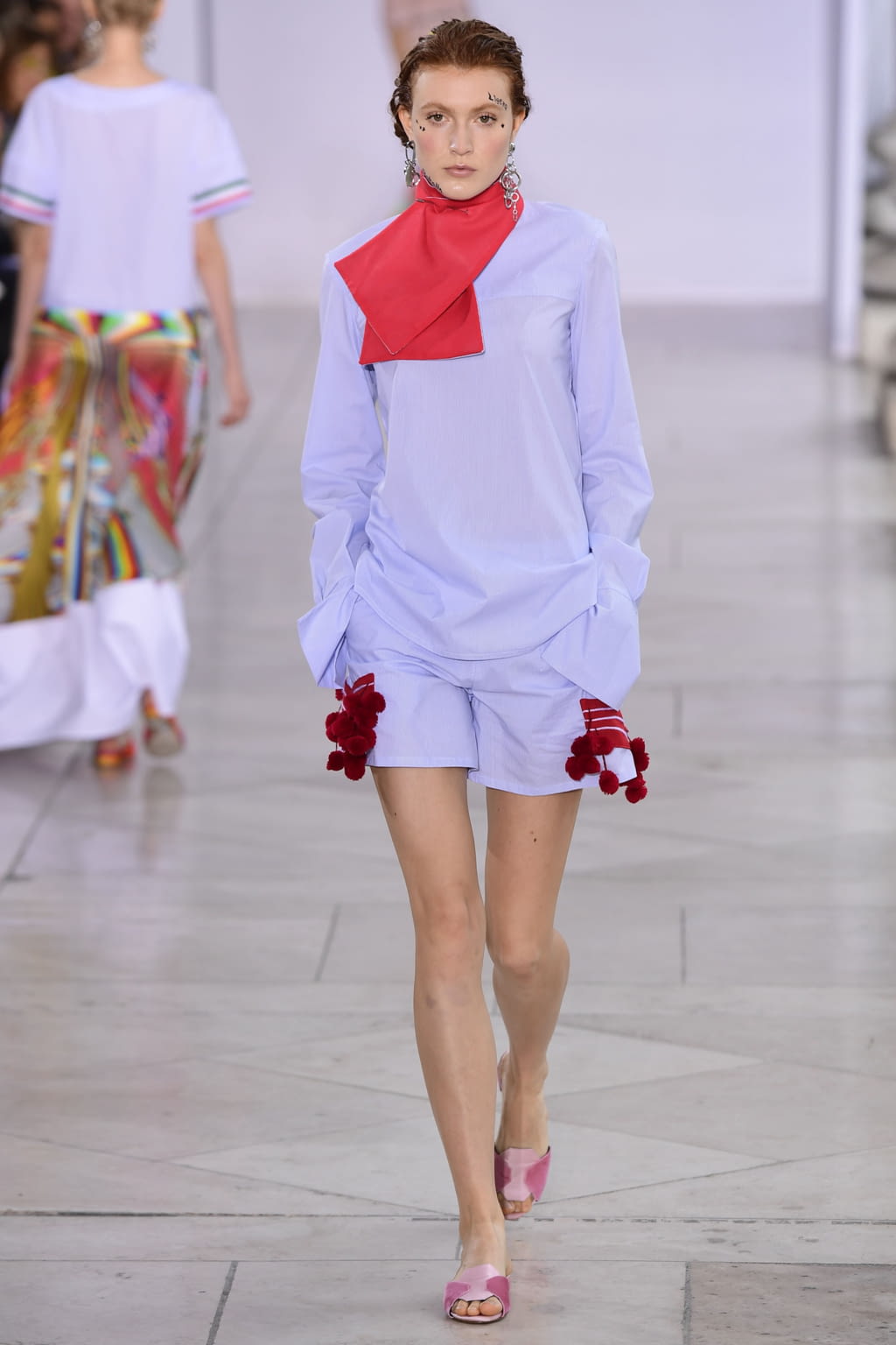 Fashion Week Paris Spring/Summer 2018 look 3 from the Liselore Frowijn collection 女装