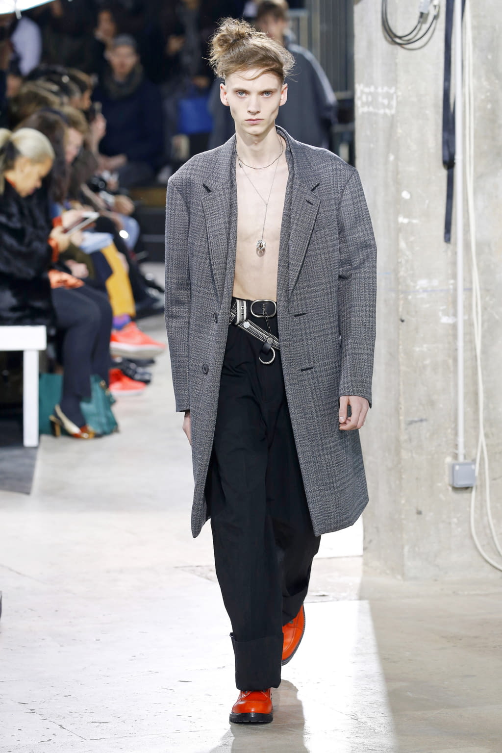 Fashion Week Paris Fall/Winter 2017 look 9 from the Lanvin collection menswear