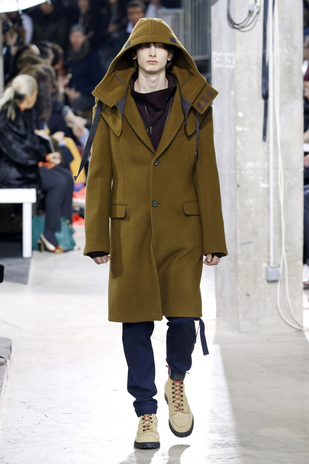 Fashion Week Paris Fall/Winter 2017 look 22 from the Lanvin collection menswear