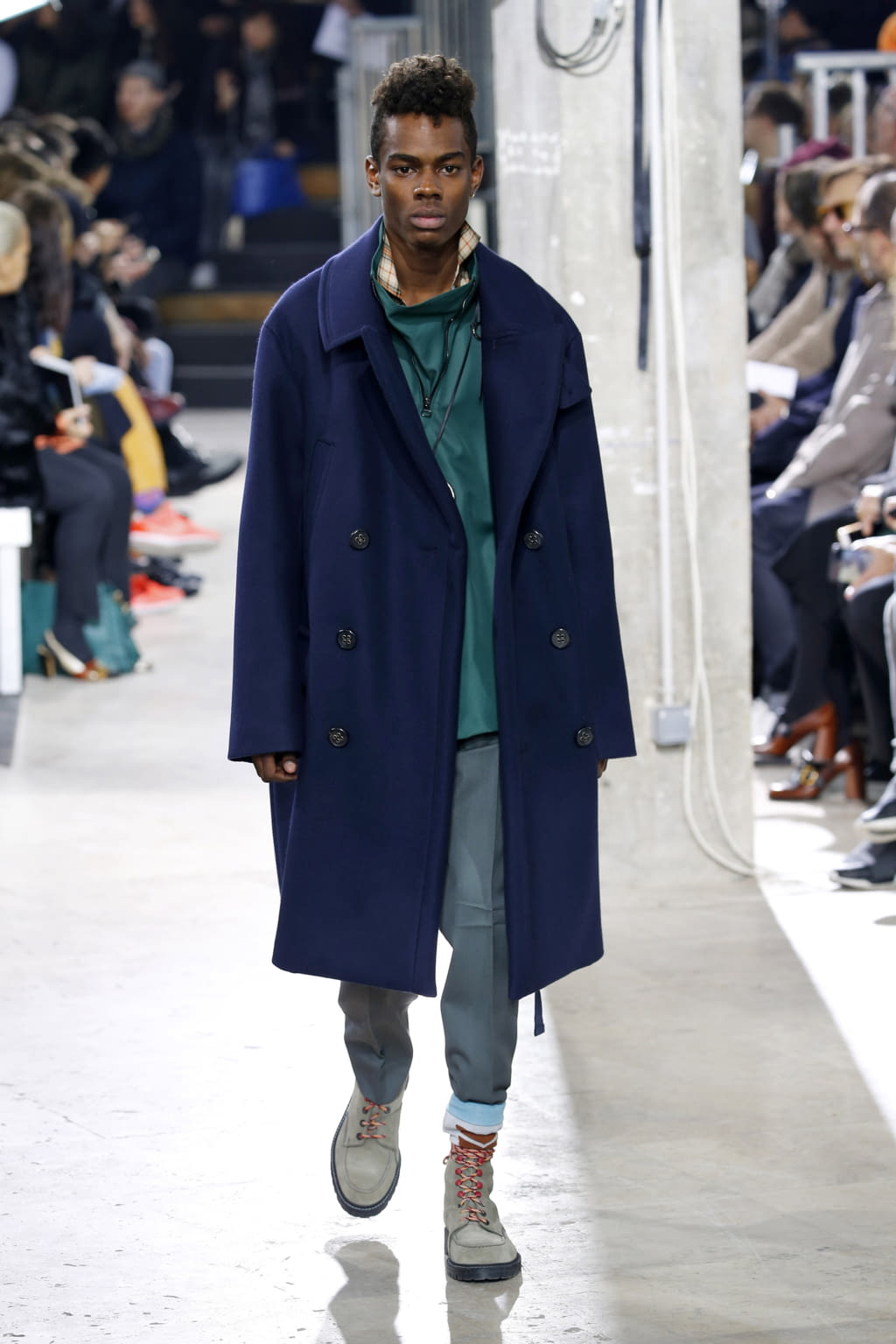 Fashion Week Paris Fall/Winter 2017 look 33 from the Lanvin collection menswear