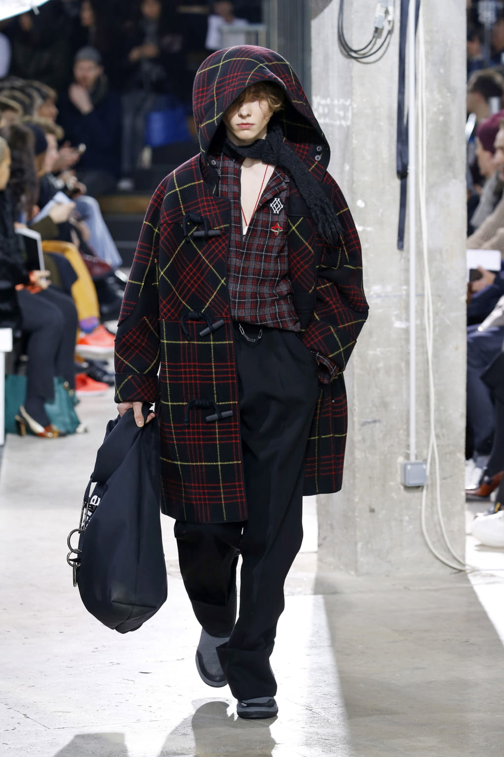 Fashion Week Paris Fall/Winter 2017 look 51 from the Lanvin collection 男装