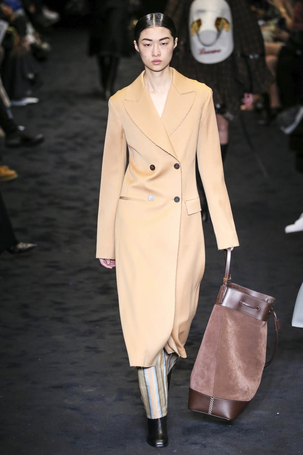 Fashion Week Paris Fall/Winter 2017 look 9 from the Loewe collection womenswear
