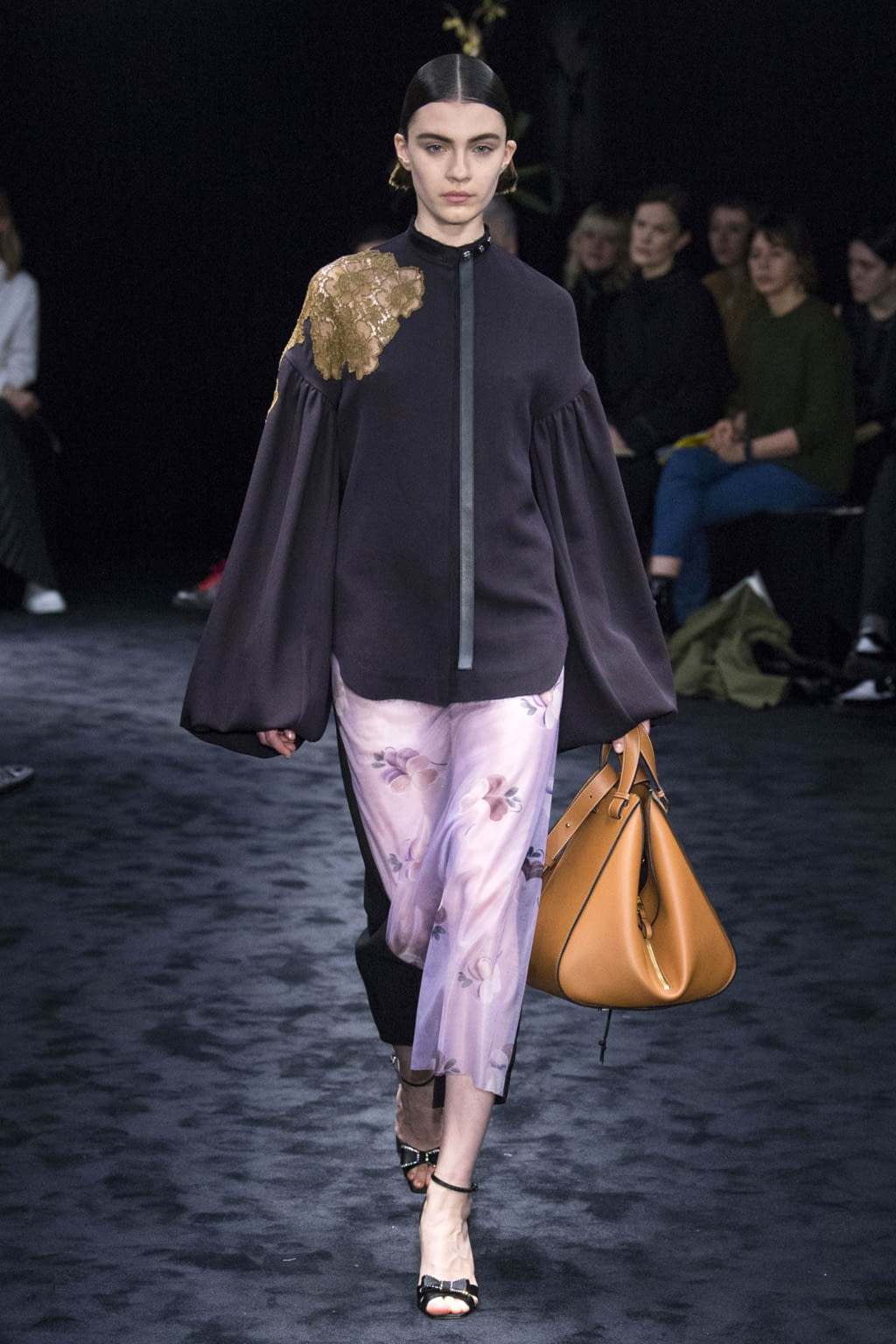 Fashion Week Paris Fall/Winter 2017 look 41 de la collection Loewe womenswear