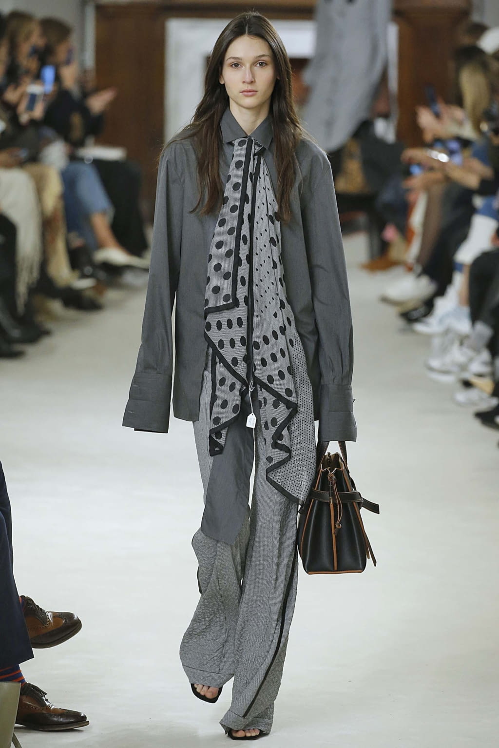 Fashion Week Paris Fall/Winter 2018 look 7 from the Loewe collection womenswear