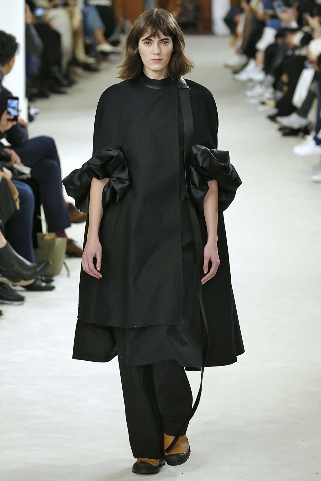 Fashion Week Paris Fall/Winter 2018 look 10 from the Loewe collection womenswear