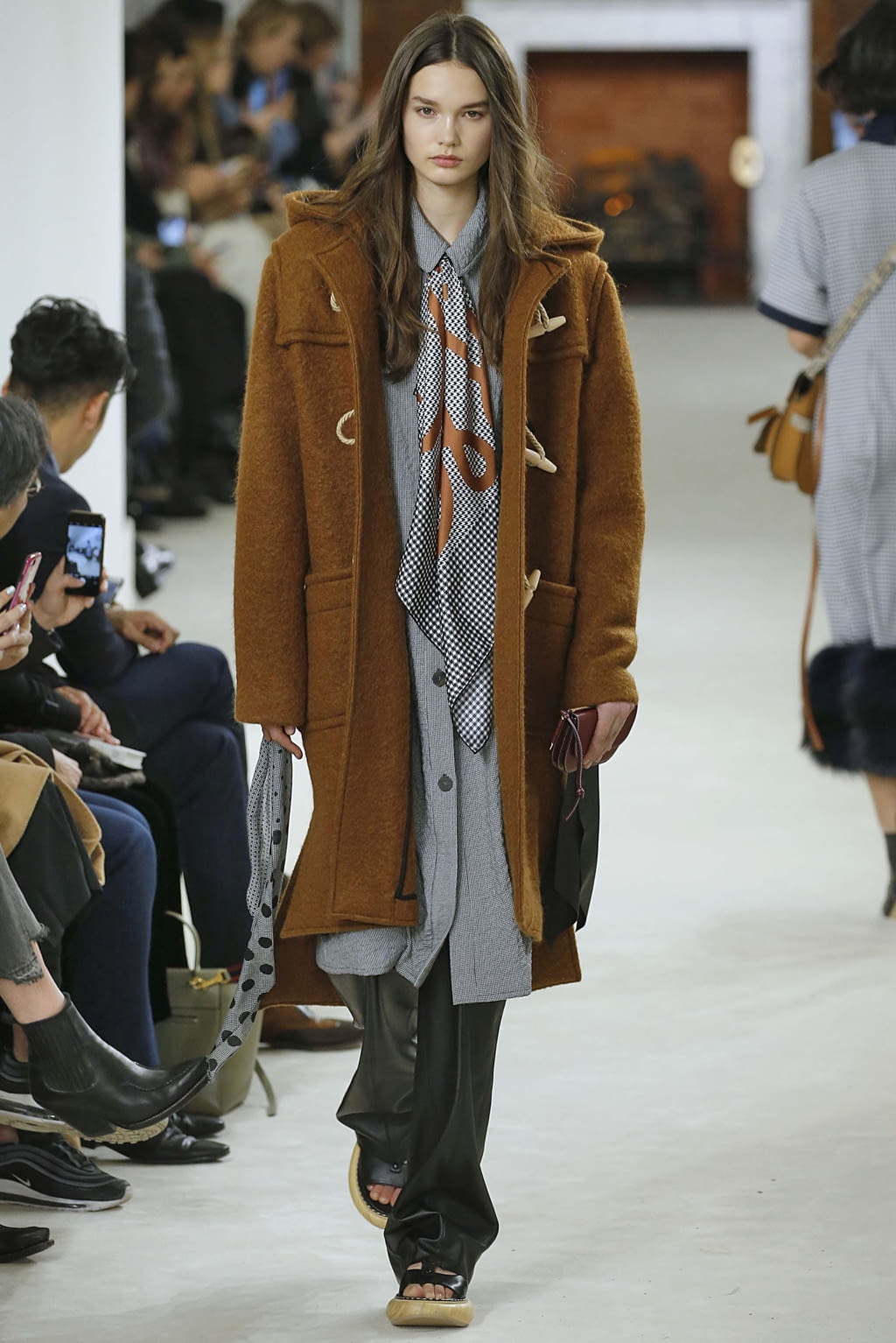 Fashion Week Paris Fall/Winter 2018 look 11 from the Loewe collection womenswear
