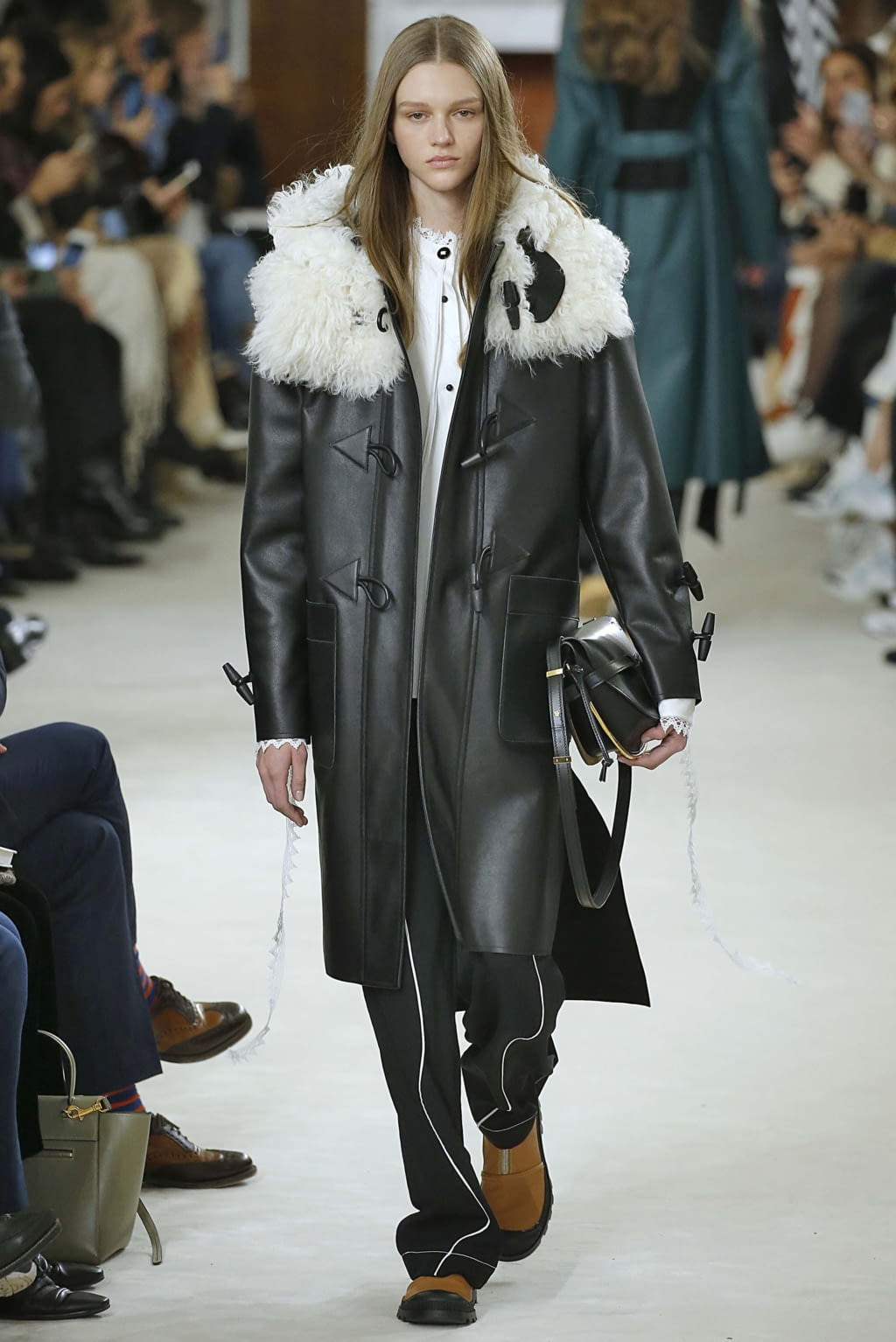 Fashion Week Paris Fall/Winter 2018 look 16 from the Loewe collection 女装