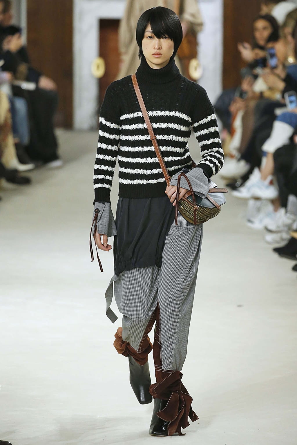 Fashion Week Paris Fall/Winter 2018 look 25 from the Loewe collection 女装