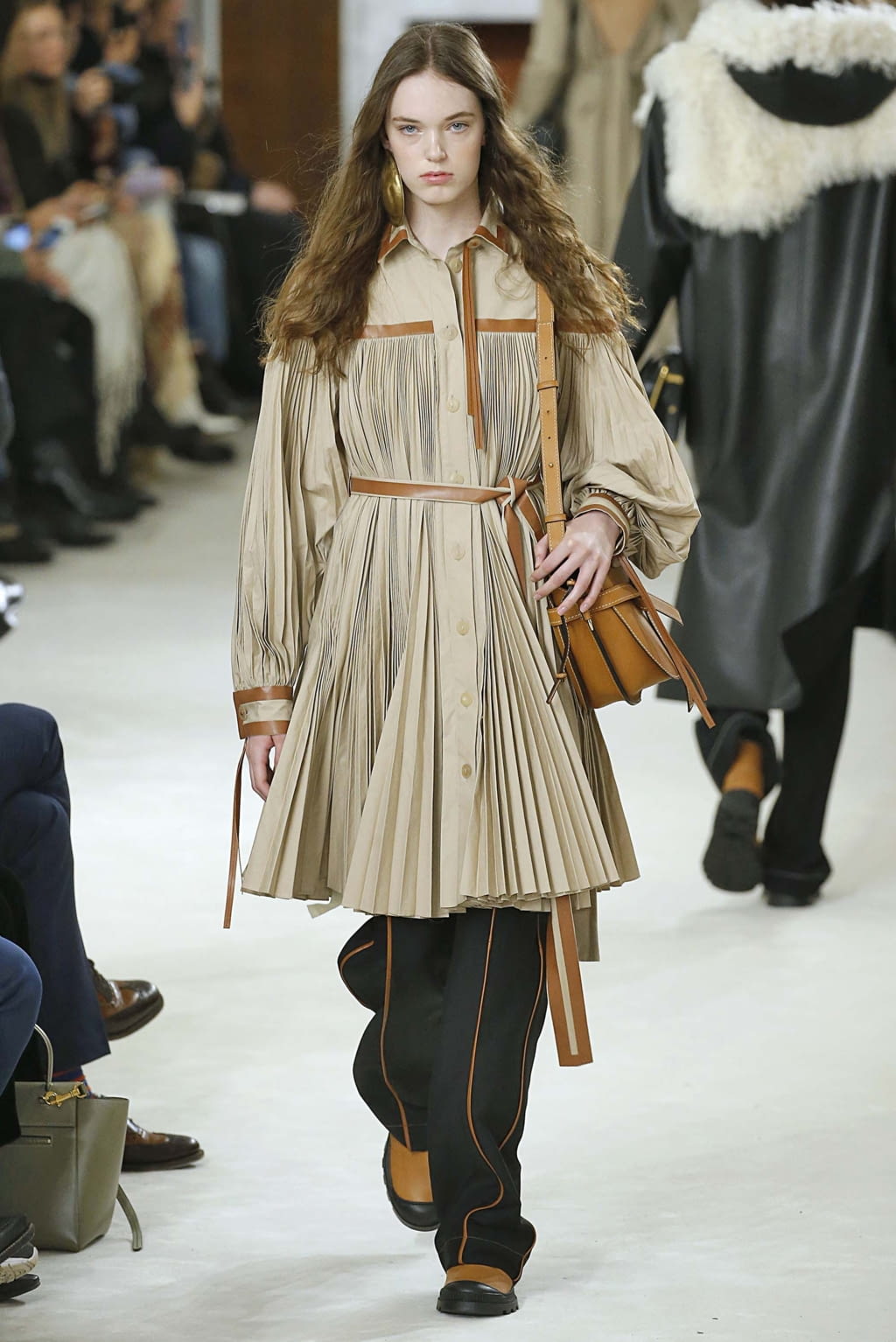 Fashion Week Paris Fall/Winter 2018 look 26 from the Loewe collection 女装
