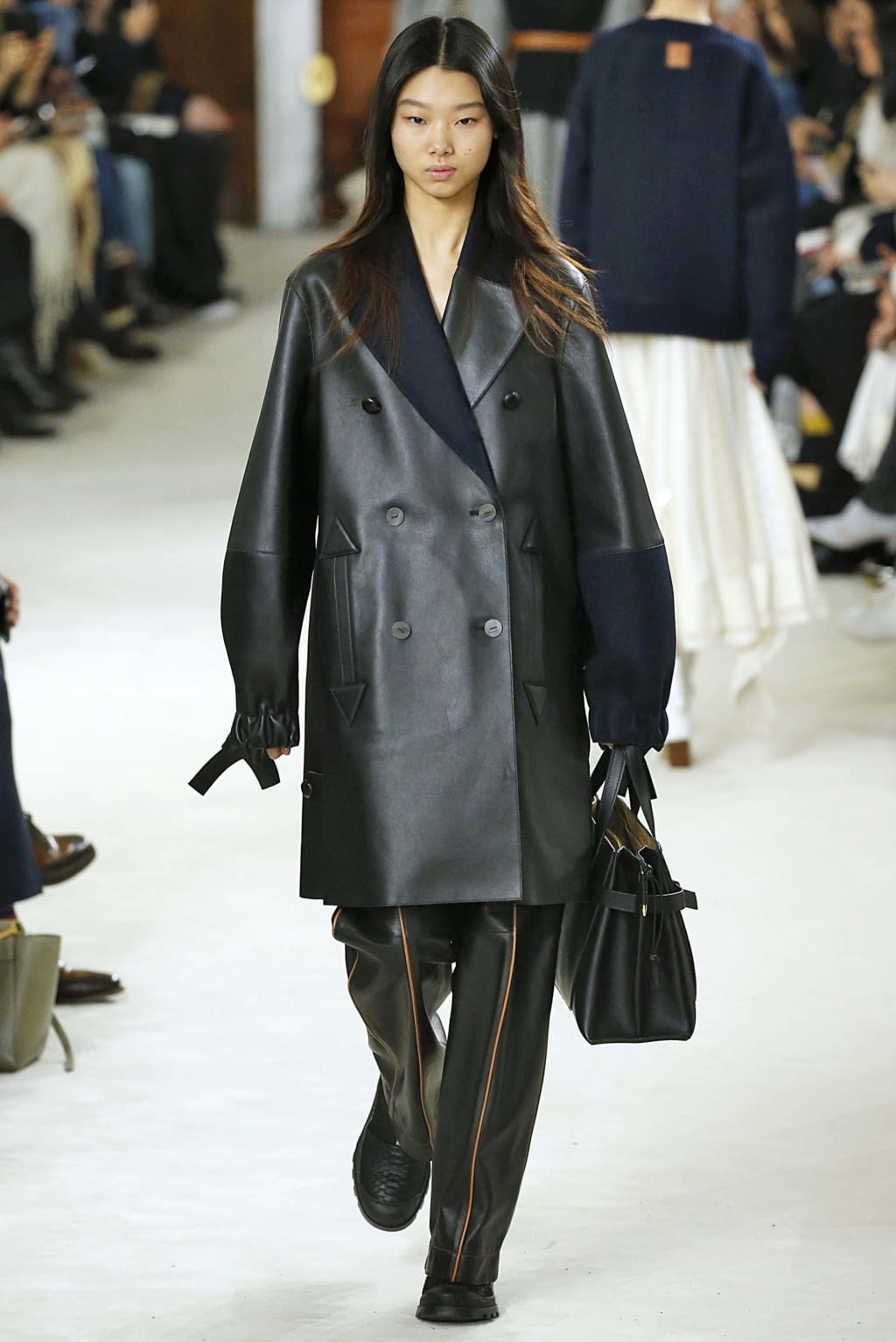 Fashion Week Paris Fall/Winter 2018 look 33 from the Loewe collection 女装