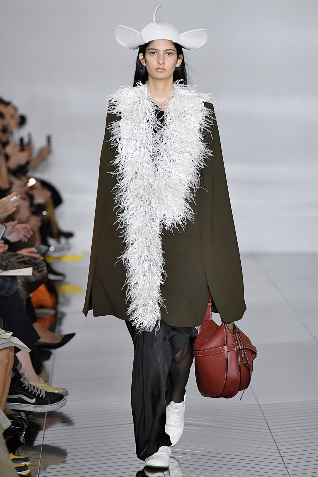 Fashion Week Paris Fall/Winter 2019 look 4 from the Loewe collection womenswear