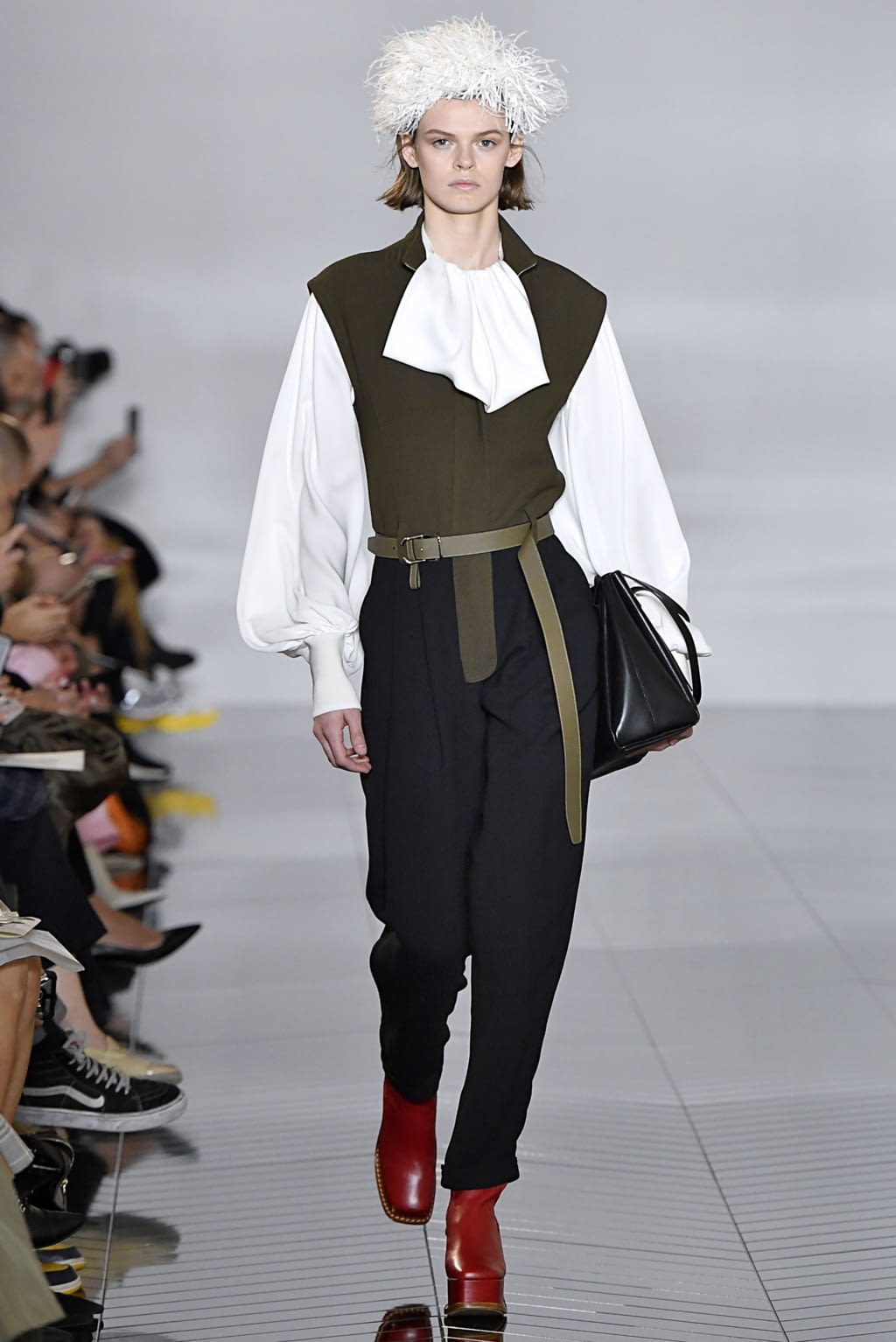 Fashion Week Paris Fall/Winter 2019 look 7 from the Loewe collection 女装