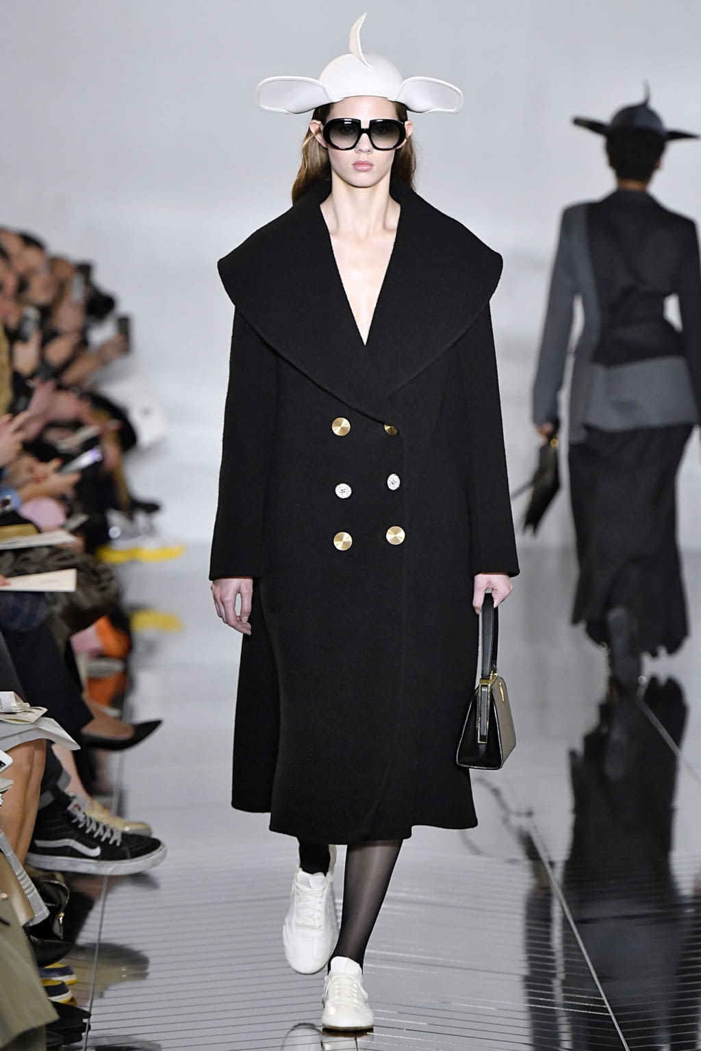 Fashion Week Paris Fall/Winter 2019 look 11 from the Loewe collection womenswear