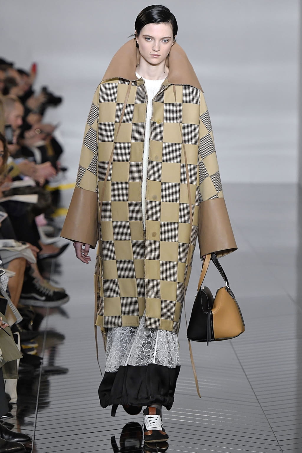 Fashion Week Paris Fall/Winter 2019 look 20 from the Loewe collection womenswear