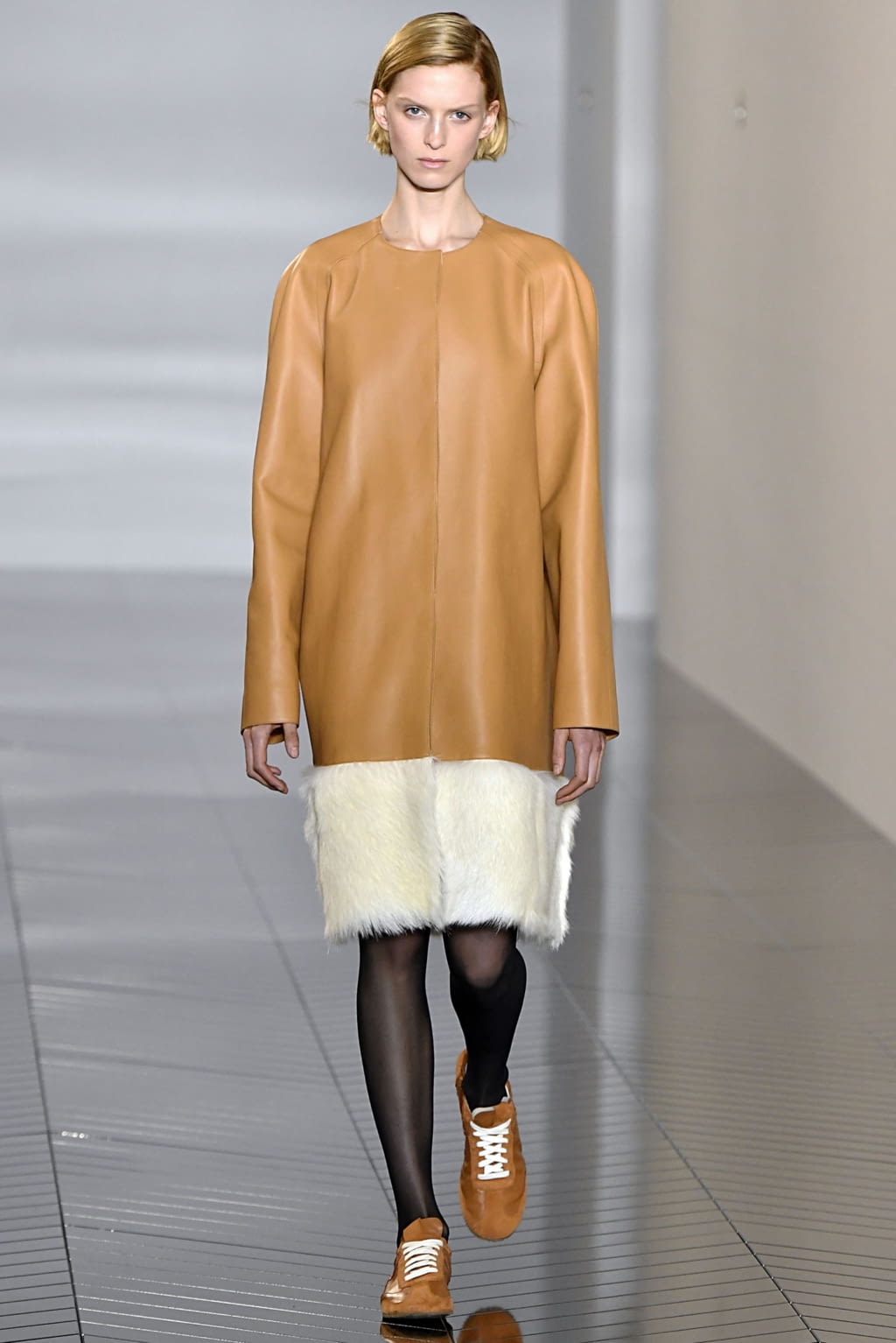 Fashion Week Paris Fall/Winter 2019 look 22 from the Loewe collection womenswear