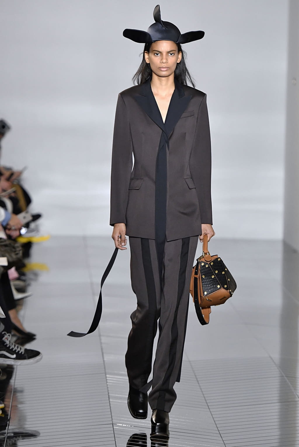 Fashion Week Paris Fall/Winter 2019 look 23 from the Loewe collection 女装