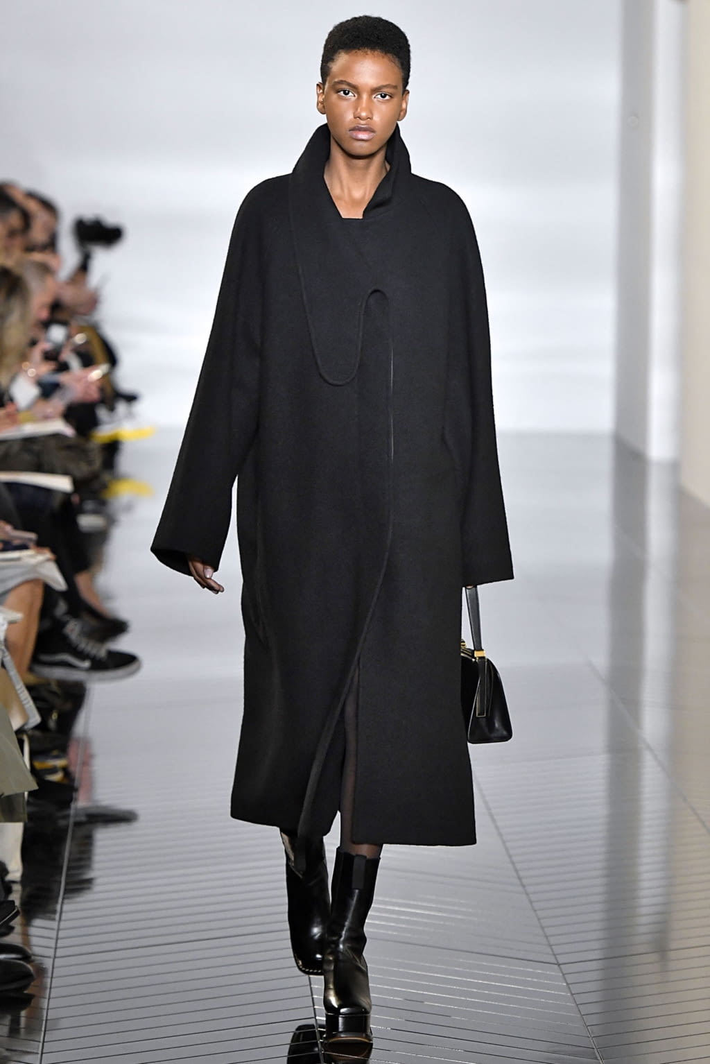 Fashion Week Paris Fall/Winter 2019 look 25 from the Loewe collection womenswear