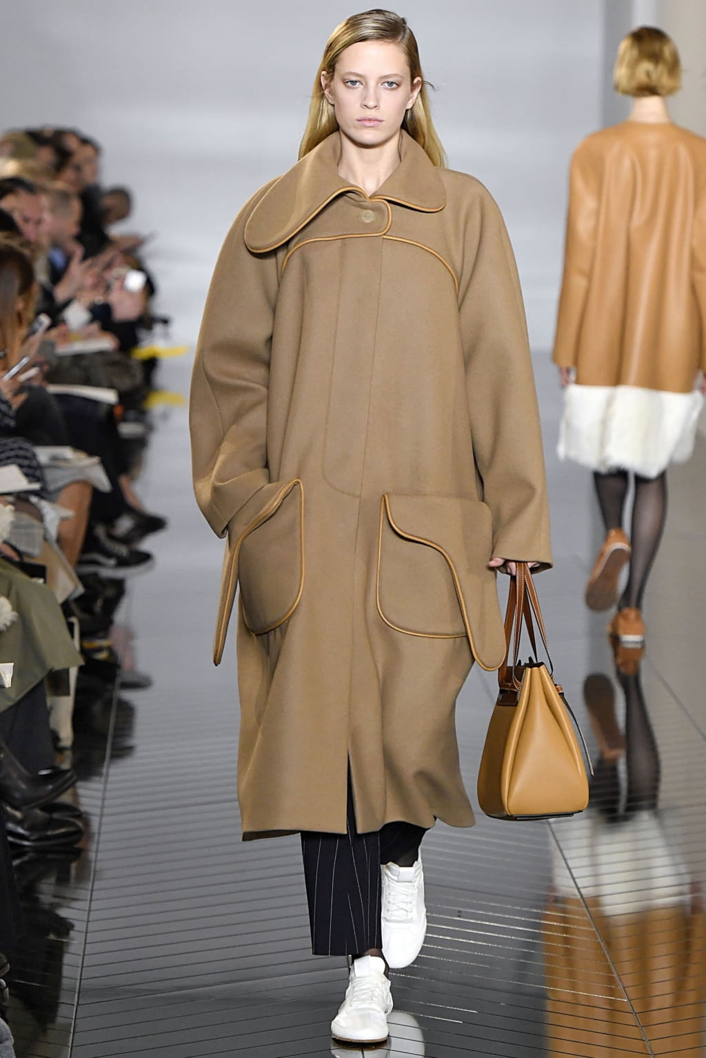 Fashion Week Paris Fall/Winter 2019 look 28 from the Loewe collection womenswear