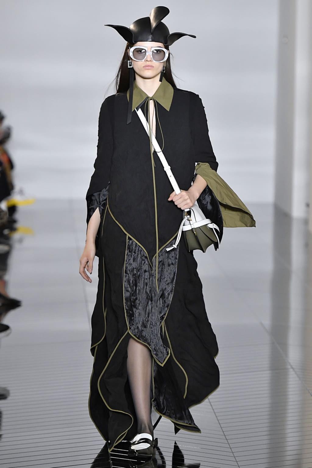Fashion Week Paris Fall/Winter 2019 look 31 from the Loewe collection womenswear