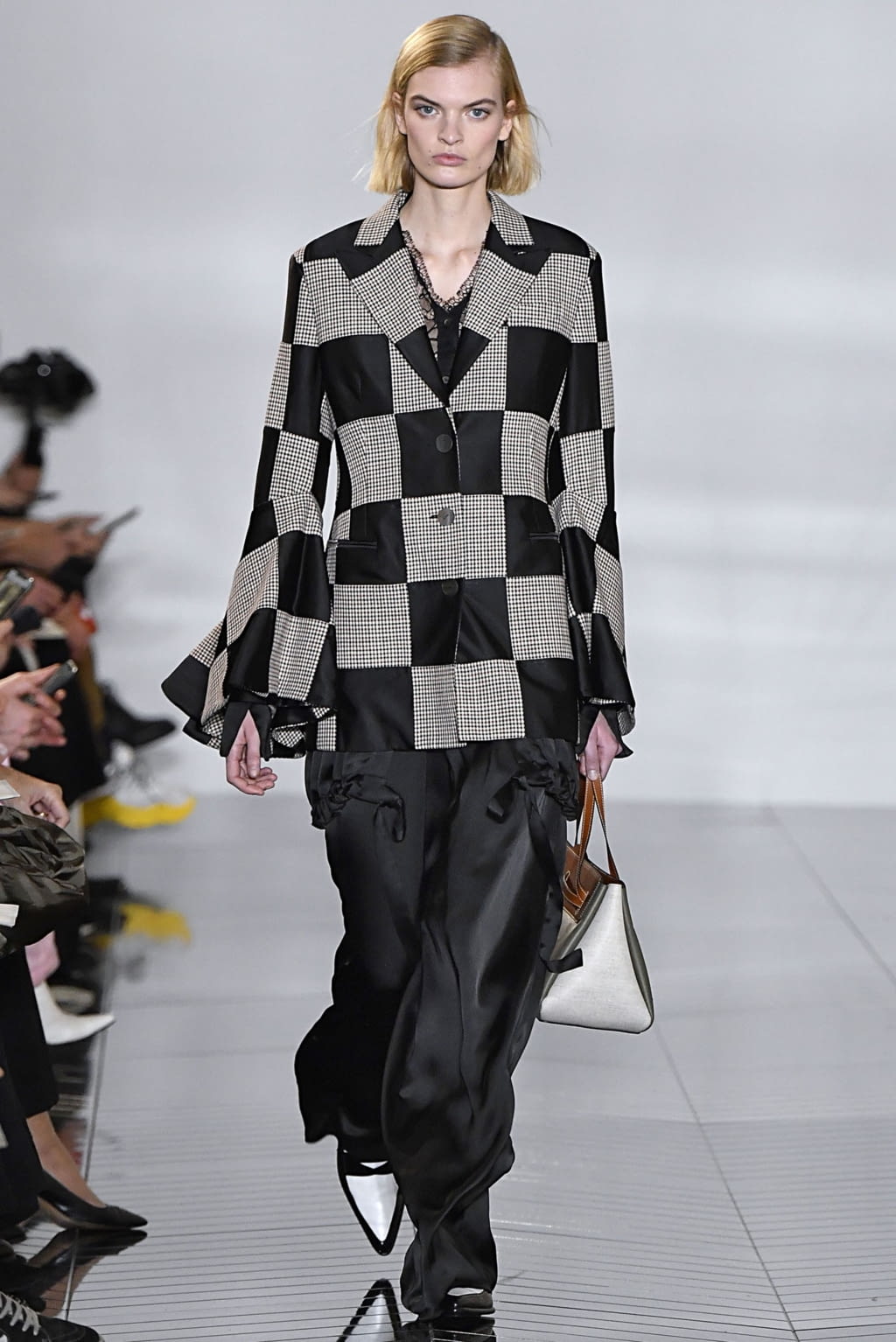 Fashion Week Paris Fall/Winter 2019 look 38 from the Loewe collection womenswear