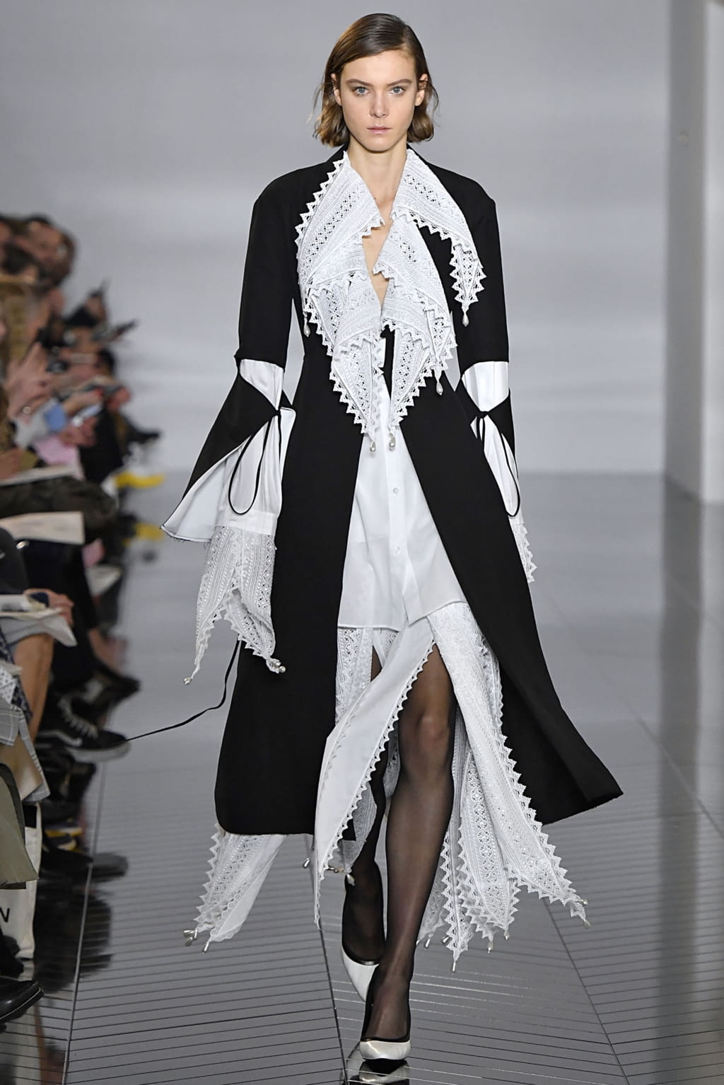 Fashion Week Paris Fall/Winter 2019 look 42 from the Loewe collection womenswear