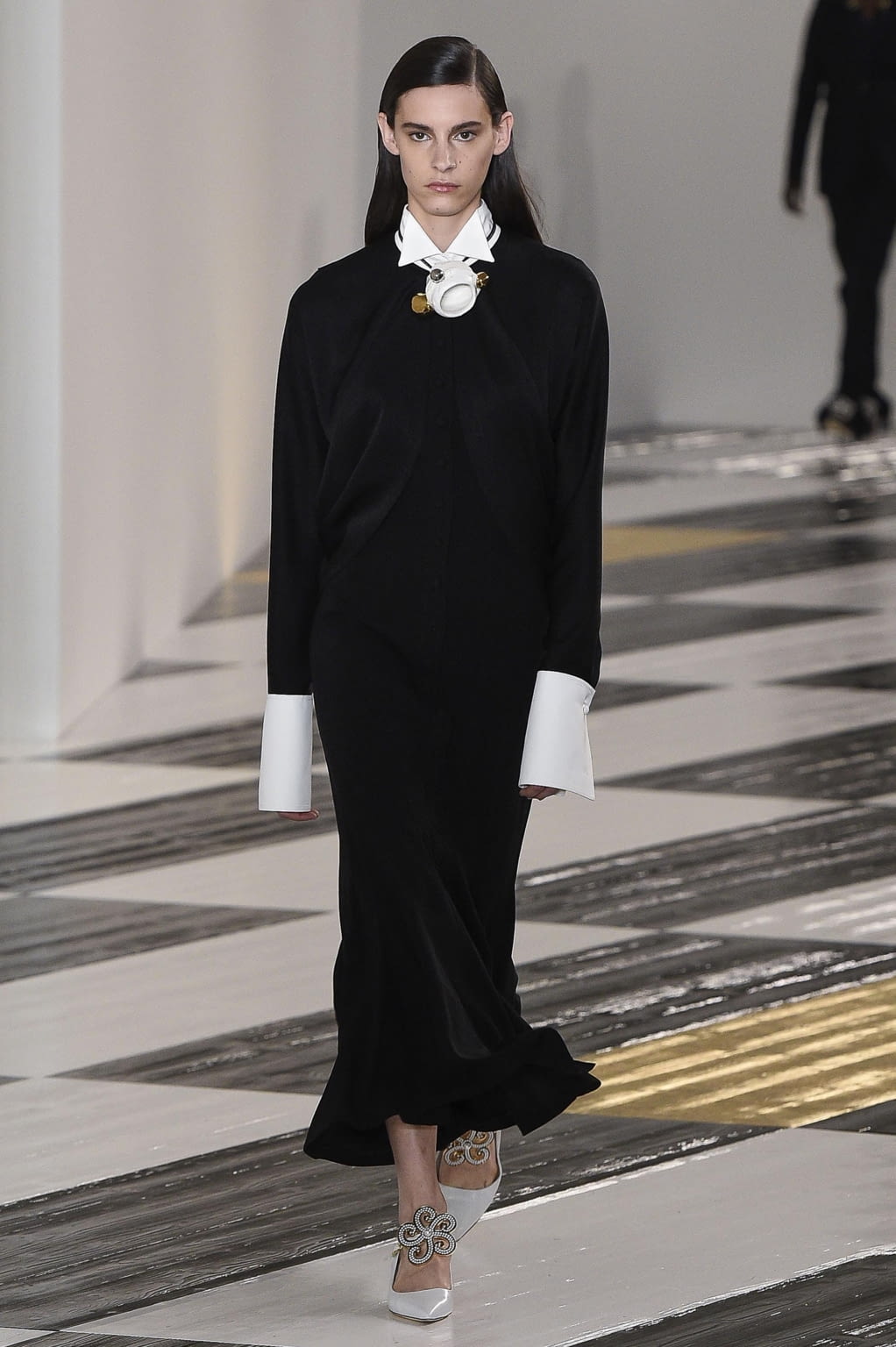 Fashion Week Paris Fall/Winter 2020 look 6 from the Loewe collection womenswear