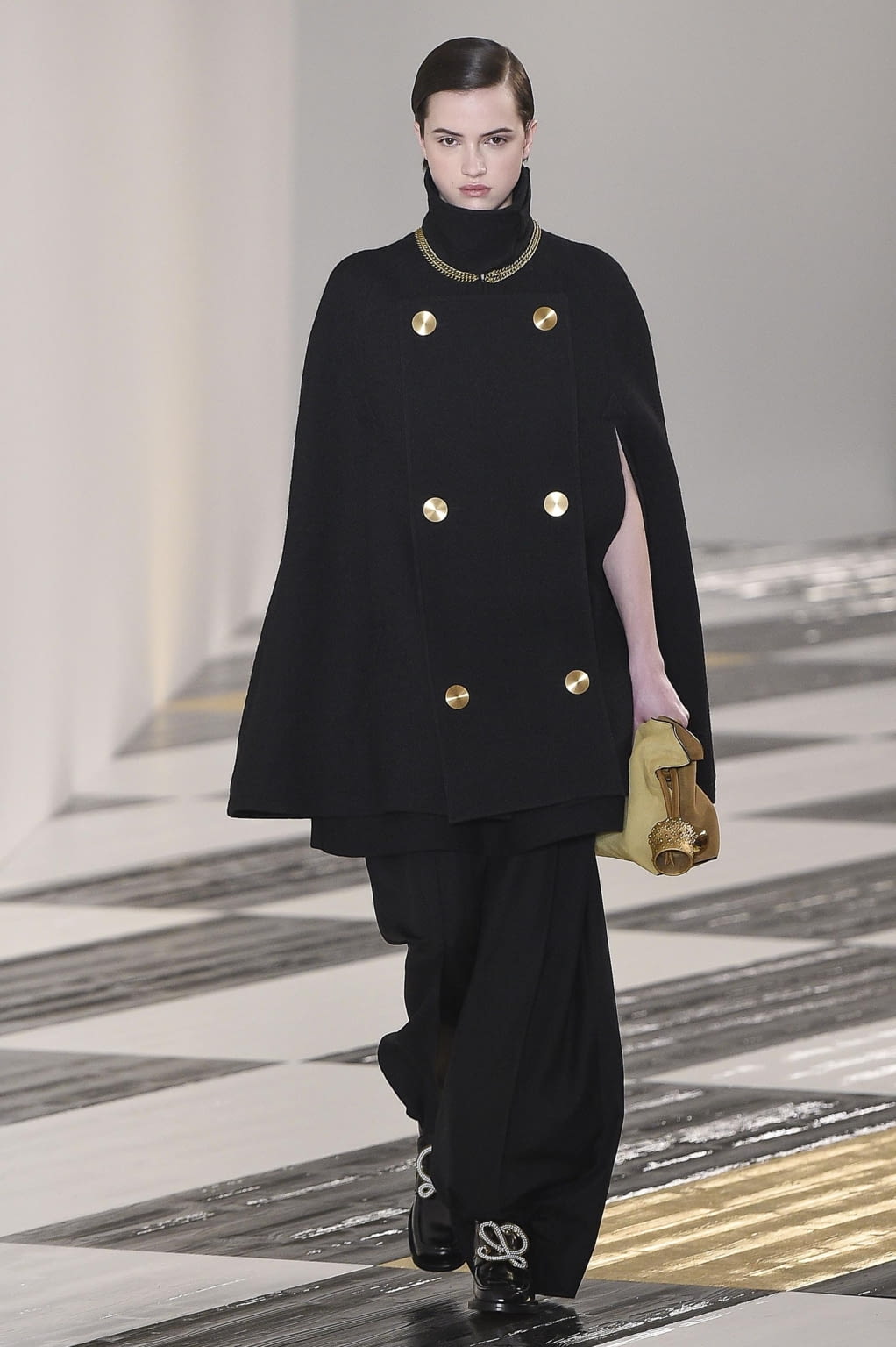 Fashion Week Paris Fall/Winter 2020 look 11 from the Loewe collection womenswear
