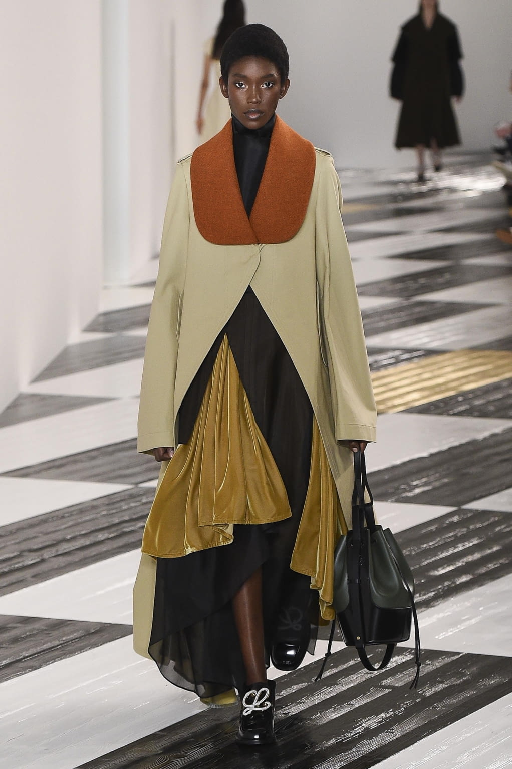 Fashion Week Paris Fall/Winter 2020 look 12 from the Loewe collection womenswear