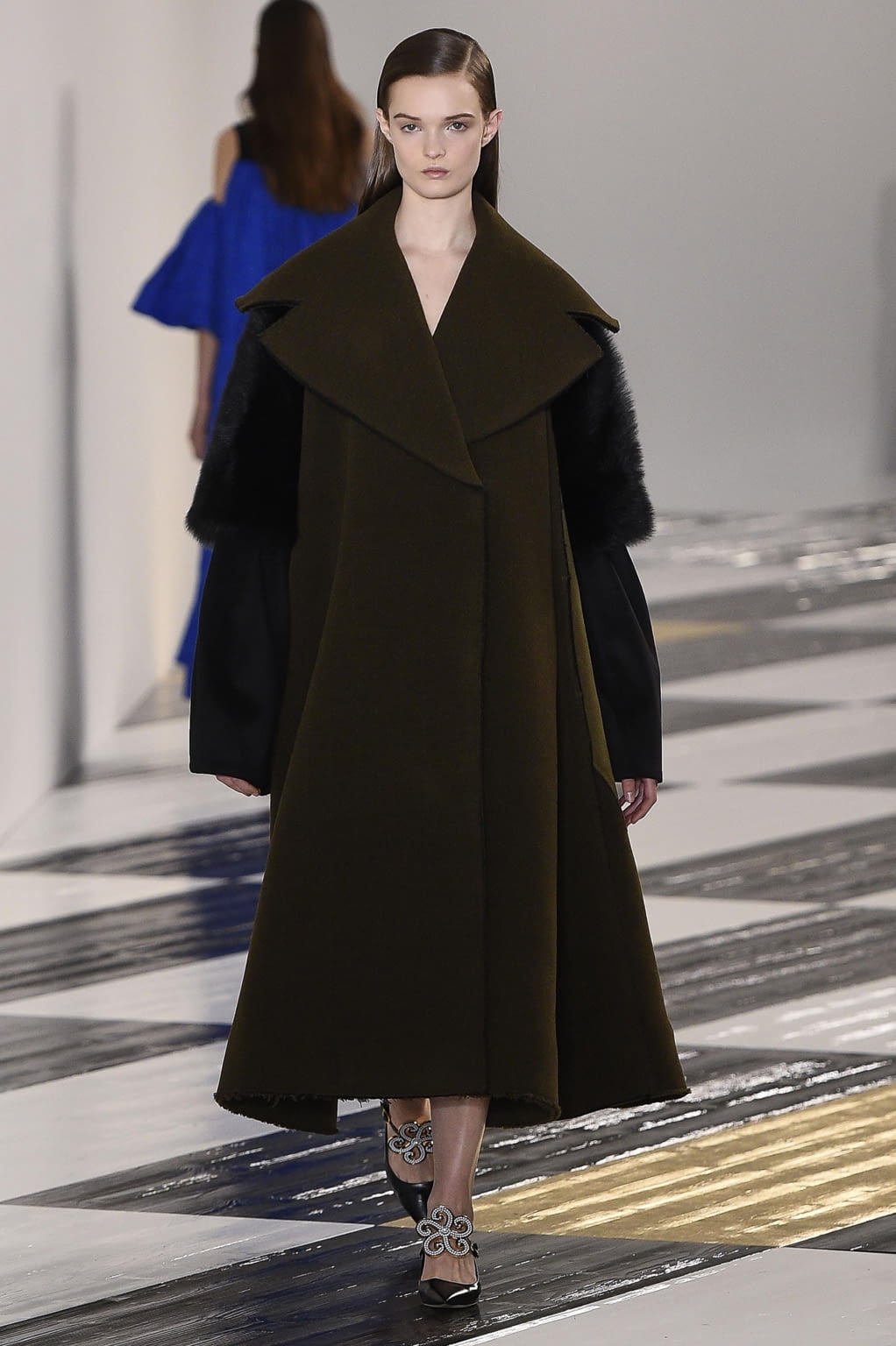 Fashion Week Paris Fall/Winter 2020 look 13 from the Loewe collection womenswear