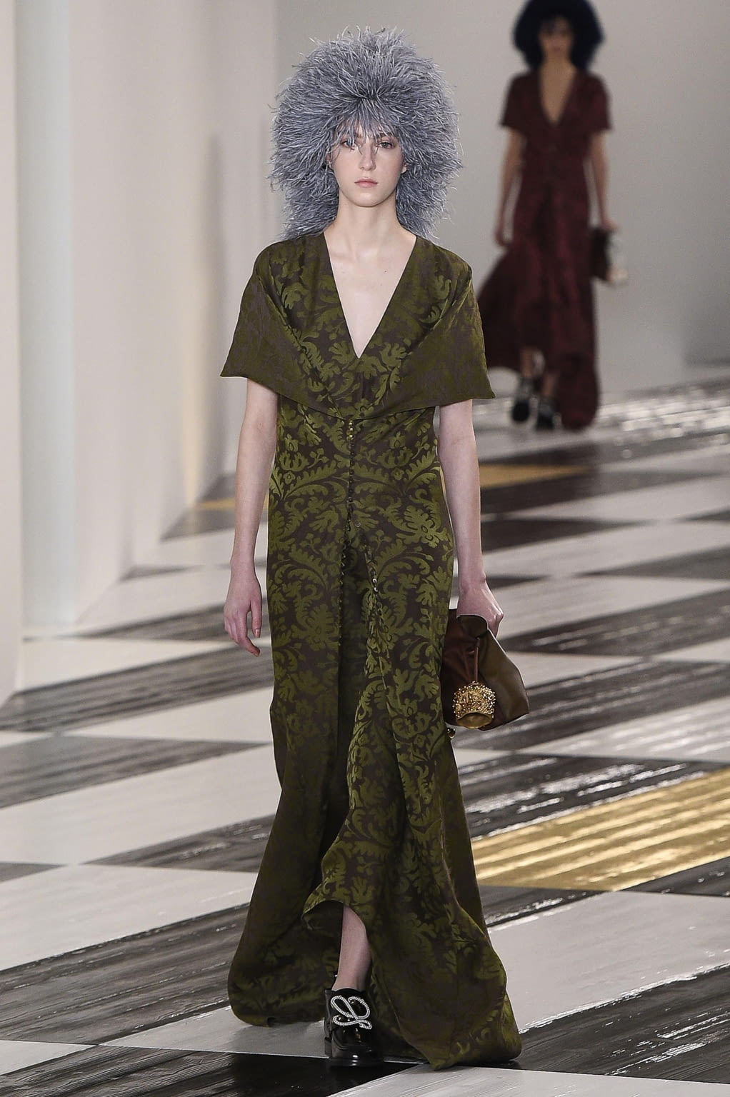 Fashion Week Paris Fall/Winter 2020 look 17 from the Loewe collection 女装