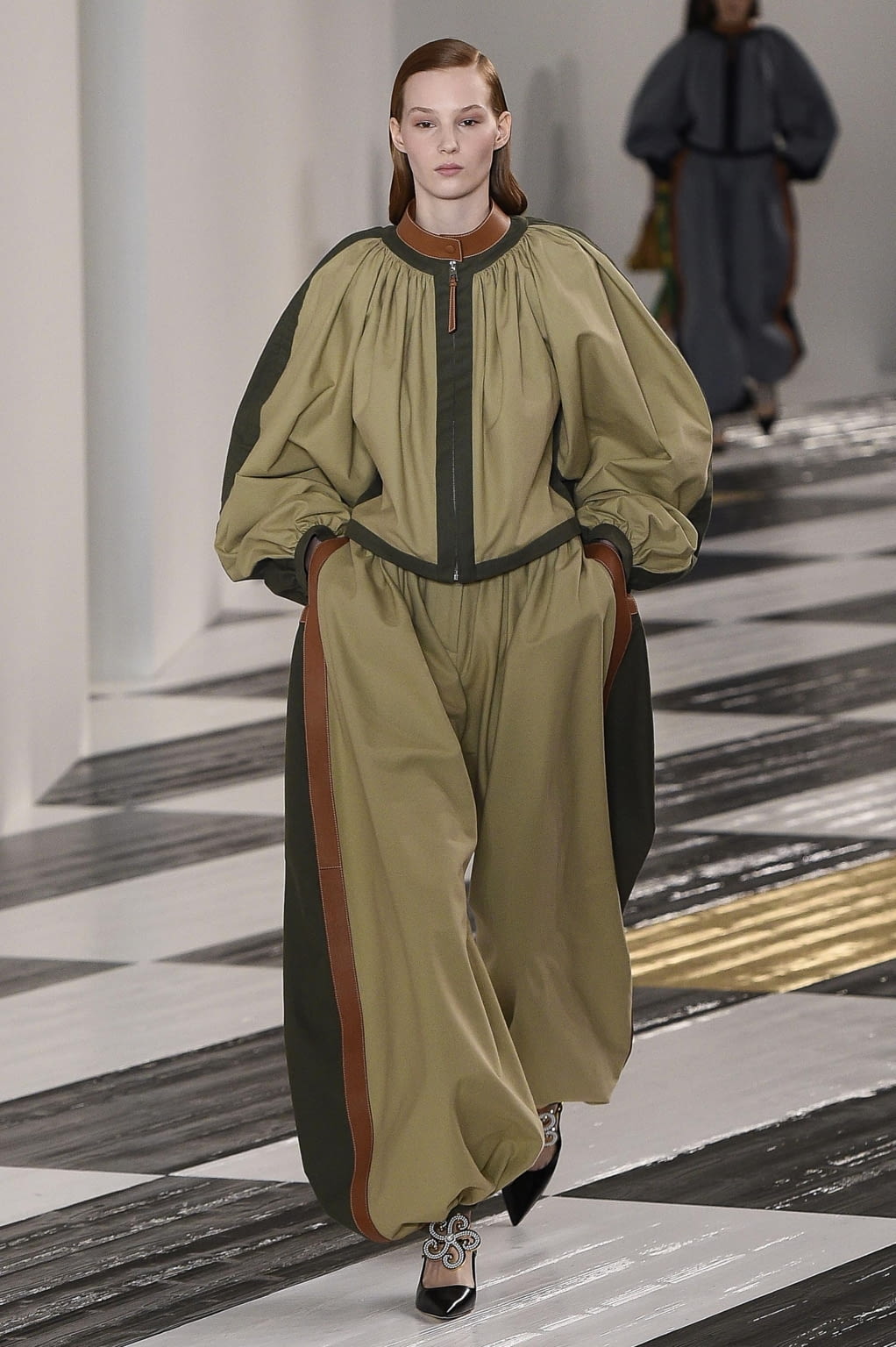 Fashion Week Paris Fall/Winter 2020 look 28 from the Loewe collection 女装