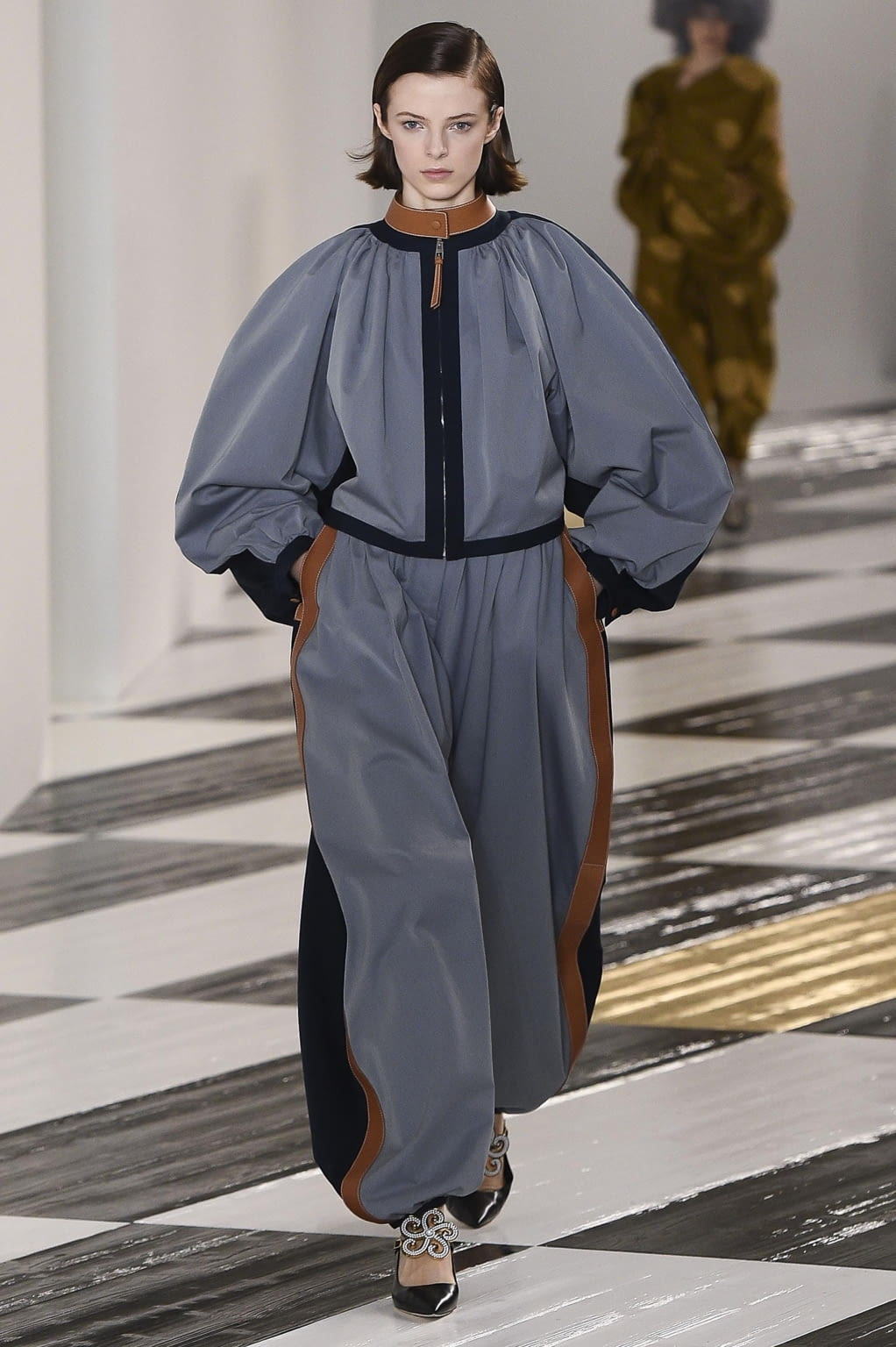 Fashion Week Paris Fall/Winter 2020 look 29 from the Loewe collection womenswear