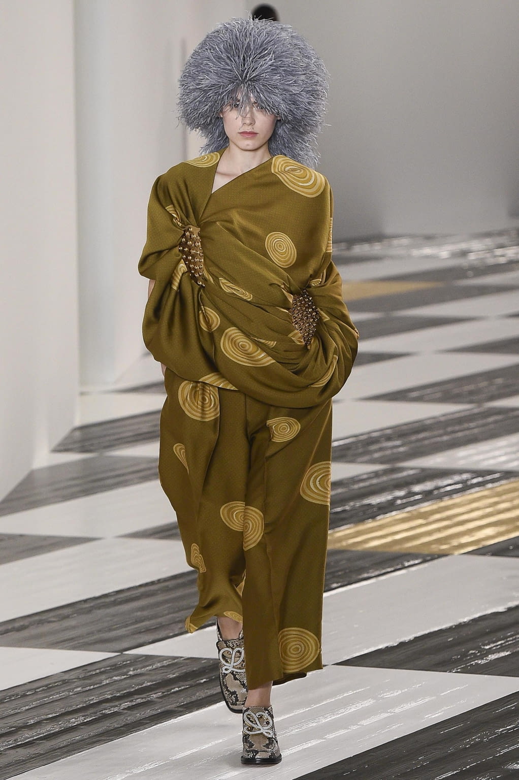 Fashion Week Paris Fall/Winter 2020 look 30 de la collection Loewe womenswear