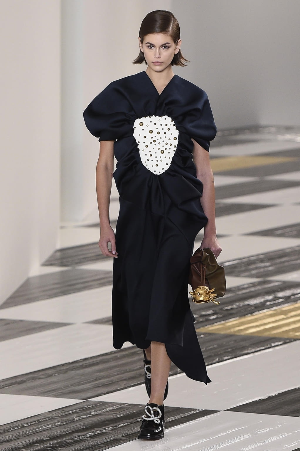 Fashion Week Paris Fall/Winter 2020 look 34 from the Loewe collection womenswear