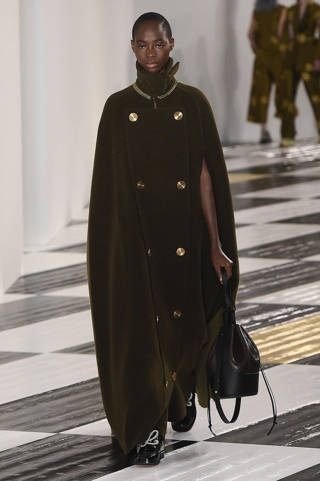 Fashion Week Paris Fall/Winter 2020 look 38 from the Loewe collection 女装